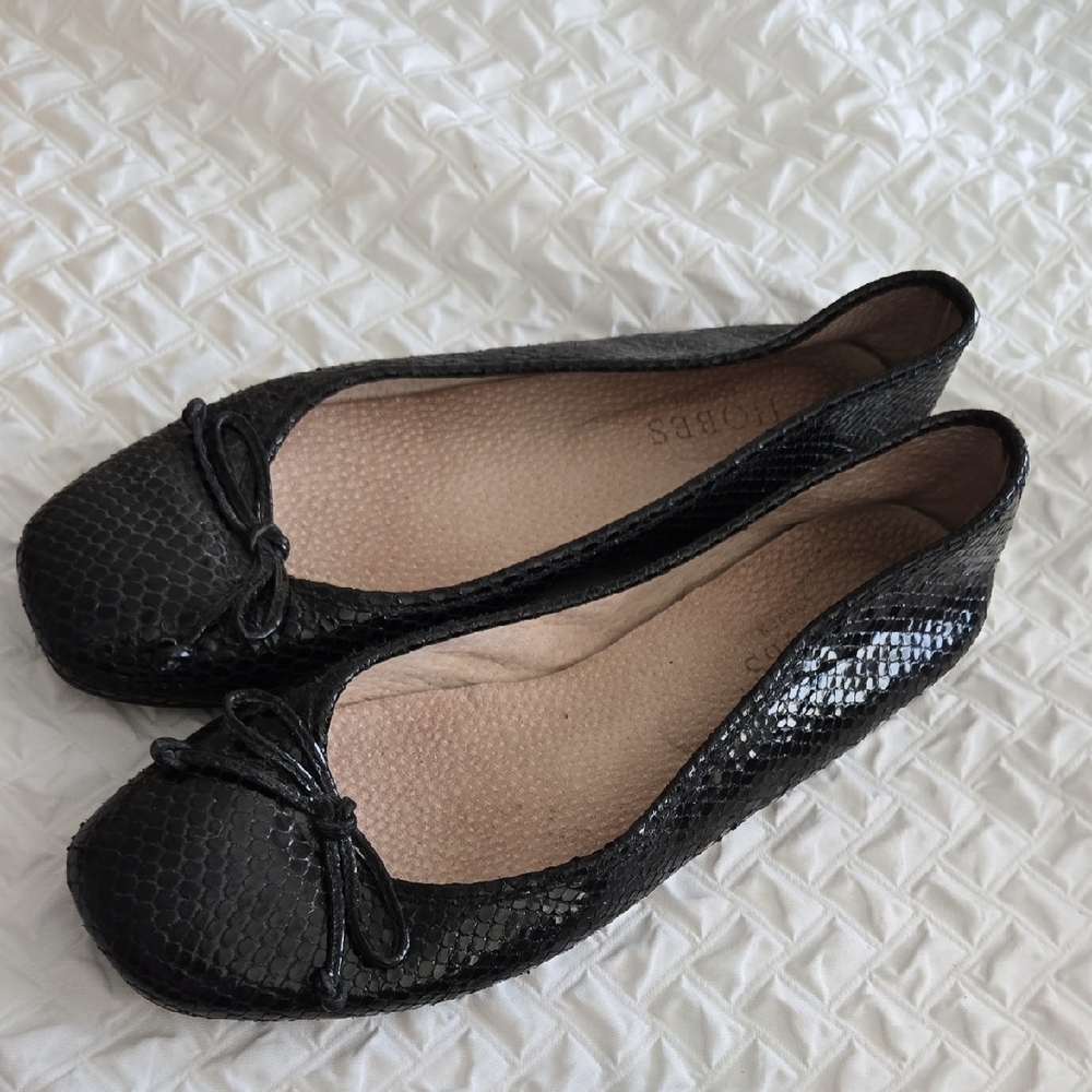 Hobbs London Elegant Black Leather Women's Ballet Flats Minimalist
